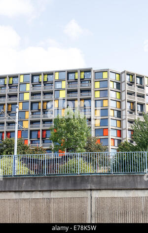 Park Hill appartamenti, Grade II* elencati brutalist alloggiamento del consiglio estate in Sheffield South Yorkshire, Inghilterra Foto Stock