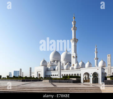 Moschea Sheikh Zayed si trova sulla grande Moschea di Abu Dhabi, negli Emirati Arabi Uniti. Foto Stock