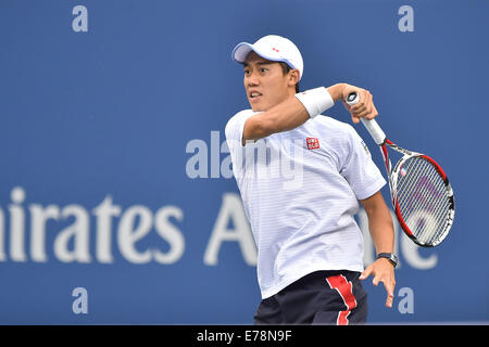 Flushing Meadows, New York, Stati Uniti d'America. 08 Sep, 2014. Kei Nishikori del Giappone ritorna a Marin CILIC il Uomini Singoli titolo di campionato a US Open, Billie Jean King National Tennis Center, Il Flushing Meadow, NY. Cilic ha vinto in retta fissa 6-3, 6-3 e 6-3. © Azione Sport Plus/Alamy Live News Foto Stock