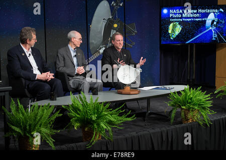 Il dottor Jim verde, il dott. de la pietra, e il dottor Alan Stern parlare su un pannello in corrispondenza dei "nuovi orizzonti: la prima missione per il sistema di Plutone e la fascia di Kuiper" evento presso il Quartier Generale della NASA a Washington lunedì, agosto 25, 2014. Essi hanno discusso come prima Foto Stock