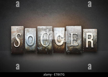 La parola scritta di calcio nel vintage tipo di stampa in rilievo Foto Stock