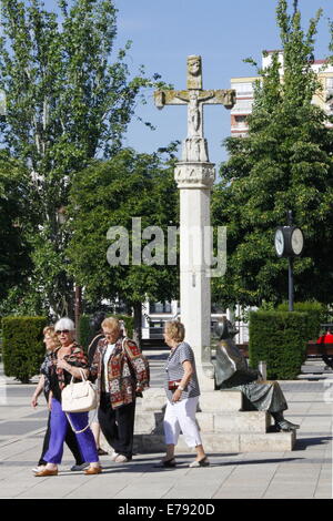 Piazza vicino la Basilica di San Isidoro, strada di St Jacques di Compostella, Leon Castiglia, Spagna Foto Stock