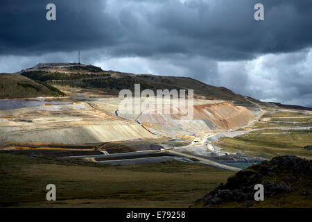 Miniera a Cielo Aperto, Yanacocha miniera d'oro, Cajamarca, regione di Cajamarca, Perù Foto Stock