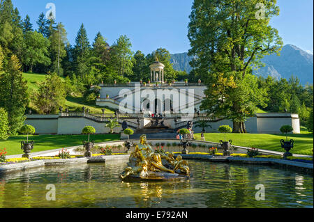 Fontana della flora circondato da un bacino idrico, il Tempio di Venere e giardini terrazzati sul retro, Königslinde tigli Foto Stock