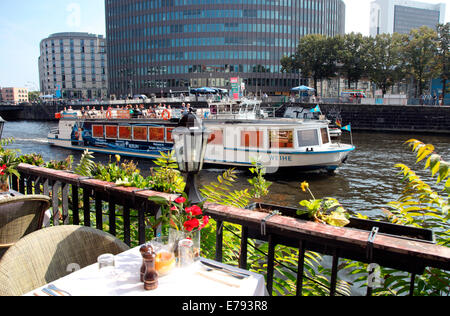 Gita in barca di crociera sul fiume Spree, Berlino Foto Stock