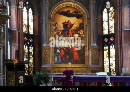 Assunzione della Vergine, di Tiziano, 1516-1518, Chiesa di San Santa Maria Gloriosa dei Frari - Venezia, Italia e Europa Foto Stock