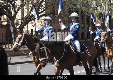 La nuova polizia del galles del Sud, montata, fa parte della guardia d'onore del governatore Dame Marie Bashir all'apertura del Parlamento del nuovo Galles del Sud, Sydney, nel 55th Foto Stock