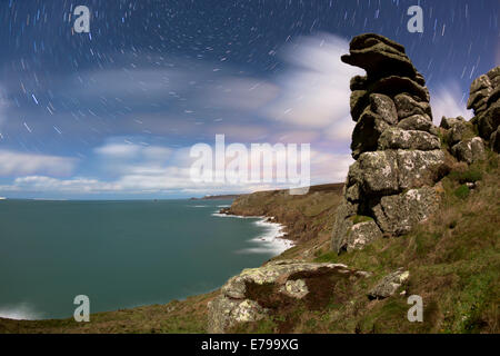 Land's End; Tracce stellari di notte; Cornovaglia; Regno Unito Foto Stock