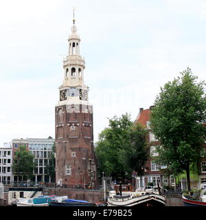 48m alto Montelbaanstoren (Montelbaan tower, 1516) a Oude Schans canal, Amsterdam, Paesi Bassi, un prominente punto di riferimento Foto Stock