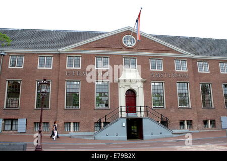 Facciata e ingresso dell'Hermitage Amsterdam Museum al fiume Amstel banca nella capitale olandese Foto Stock