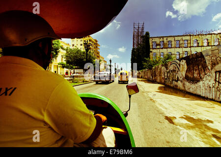 Cocotaxi ride in Havana, Cuba Foto Stock