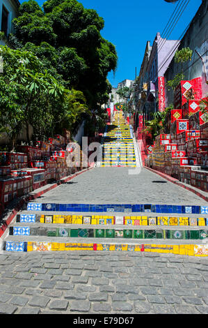 Escadaria Selarón passi in Lapa, Rio de Janeiro, Brasile Foto Stock