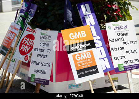 Schede di protesta per unisono e GMB Foto Stock