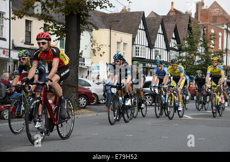 Evesham, Worcestershire, Regno Unito. 10 settembre 2014. Sir Bradley Wiggins nel peloton come fase quattro ( Worcester a Bristol) del tour della Gran Bretagna Cycle Race passa attraverso Evesham in Worcestershire. Foto Stock