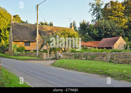 Cottage nel villaggio di Harlestone superiore Northamptonshire Foto Stock