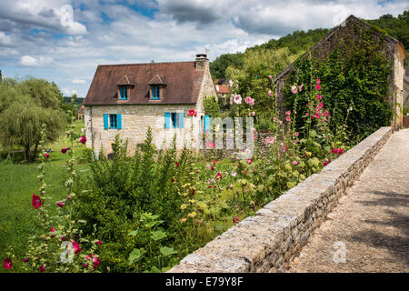 Francia, Dordogne, Perigord Noir, Saint Amand de Coly, etichettati Les Plus Beaux Villages de France - I borghi più belli Foto Stock