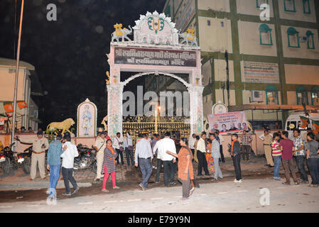 Ahmedabad, Gujarat, India. 10 Settembre, 2014. Chief Minister Anandi Patel dice per i prossimi 50 anni, nessuno è in grado di montare in PM Shri Narendra Modi's calzature,durante l evento in Maninagar,Ahmedabad, India. Credito: Nisarg Lakhmani/Alamy Live News Foto Stock