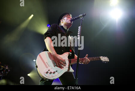 Fall Out Boy eseguire per un sold-out folla presso Heineken Music Hall dotata di: Fall Out Boy dove: Amsterdam, Paesi Bassi Quando: 08 Mar 2014 Foto Stock