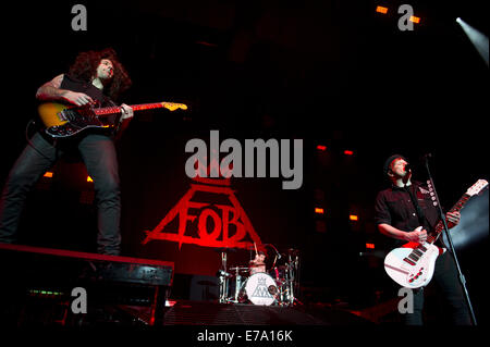 Fall Out Boy eseguire per un sold-out folla presso Heineken Music Hall dotata di: Fall Out Boy dove: Amsterdam, Paesi Bassi Quando: 08 Mar 2014 Foto Stock