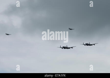 Battle of Britain Memorial Flight vola sopra i cieli a Portrush Airshow 2014. Foto Stock
