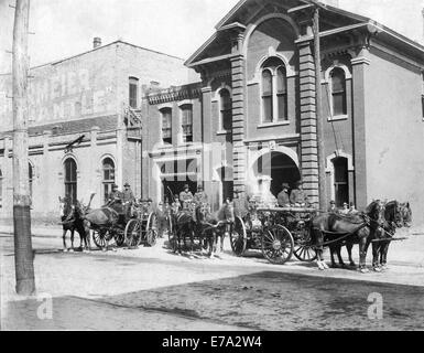 Tre Horse-Drawn motori Fire, St. Paul, Minnesota, USA, cartolina, 1907 Foto Stock