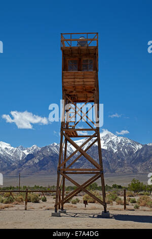 Manzanar War Relocation Center (WWII campo di prigionia), e la catena montuosa della Sierra Nevada, vicino a Lone Pine, Owens Valley, California, Stati Uniti d'America Foto Stock