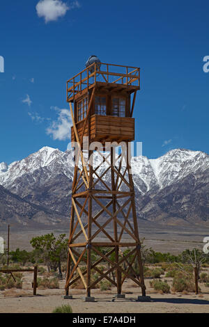 Manzanar War Relocation Center (WWII campo di prigionia), e la catena montuosa della Sierra Nevada, vicino a Lone Pine, Owens Valley, California, Stati Uniti d'America Foto Stock