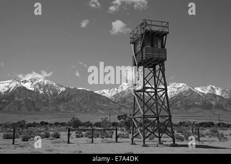 Manzanar War Relocation Center (WWII campo di prigionia), e la catena montuosa della Sierra Nevada, vicino a Lone Pine, Owens Valley, California, Stati Uniti d'America Foto Stock