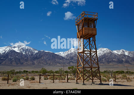 Manzanar War Relocation Center (WWII campo di prigionia), e la catena montuosa della Sierra Nevada, vicino a Lone Pine, Owens Valley, California, Stati Uniti d'America Foto Stock