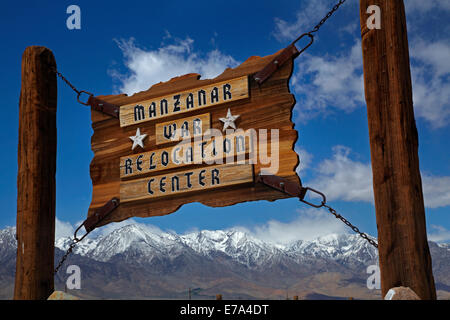 Manzanar War Relocation Center (WWII campo di prigionia), e la catena montuosa della Sierra Nevada, vicino a Lone Pine, Owens Valley, California, Stati Uniti d'America Foto Stock