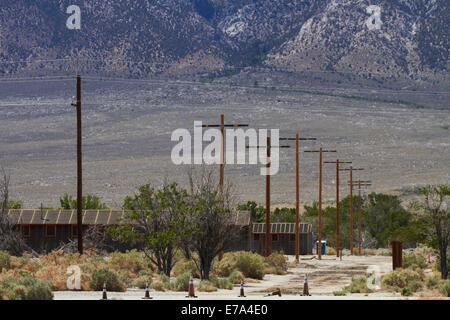 Manzanar War Relocation Center (WWII campo di prigionia), e la catena montuosa della Sierra Nevada, vicino a Lone Pine, Owens Valley, California, Stati Uniti d'America Foto Stock