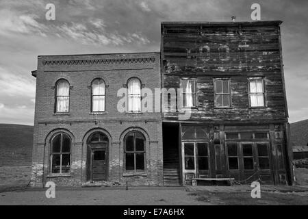 Bodie Post Office e IOOF Hall, Bodie Ghost Town ( elevazione 8379 ft / M 2554 ), Colline Bodie, Mono County, Sierra orientale, Cali Foto Stock