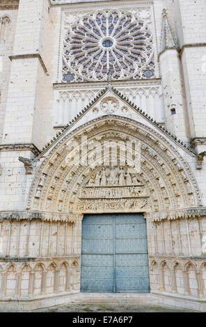 Cathédrale Saint-Pierre de Poitiers, o la Cattedrale di Poitiers, grande porta occidentale, Poitiers, Vienne, Poitou-Charentes, Francia Foto Stock