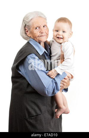 Ritratto di un senior nonna nipote di contenimento su bianco Foto Stock