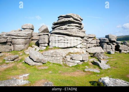 Granito paesaggio di montagna a Combestone Tor, vicino Hexworthy, parco nazionale di Dartmoor, Devon, Inghilterra Foto Stock
