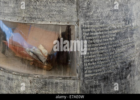 Gerusalemme. 11 Settembre, 2014. Israele ha commemorato il ricordo delle vittime dell'11 settembre l'attacco terroristico in una cerimonia presso il '9/11 vivo memoriale', progettato da artista israeliano Eliezer Weishoff, conformata come una bandiera statunitense al vento e trasformando in un incendio. Credito: Nir Alon/Alamy Live News Foto Stock