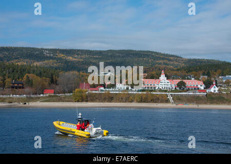 Canada Quebec, Sagueany fiordo. Caduta di balene e in barca per visite guidate a Tadoussac alla confluenza del Saint Lawrence. Foto Stock