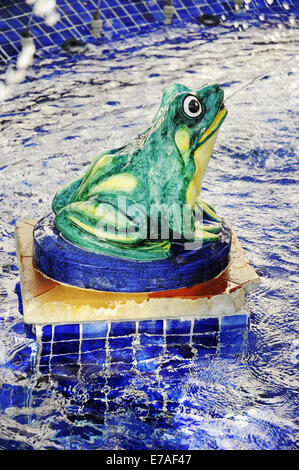 Frog sgorga acqua, fontana figura, fontana, Plaza de España, Vejer de la Frontera, la provincia di Cadiz Cadice, Costa de la Luz Foto Stock