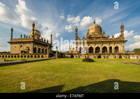 Ibrahim Rauza, tomba di Ibrahim Adil Shah II, Bijapur, Karnataka, India Foto Stock