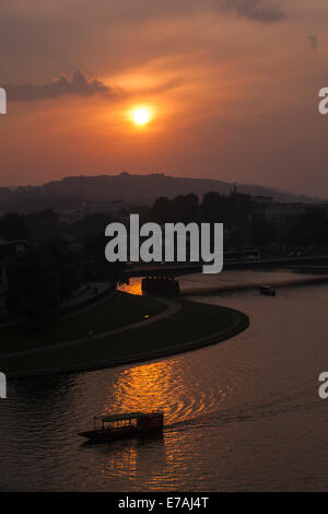 Tramonto sul fiume Vistola a Cracovia in Polonia nel mese di settembre Foto Stock