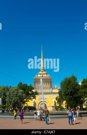Admiralty Building torre (1823), Alexander giardino, Central Saint Petersburg, Russia, Europa Foto Stock