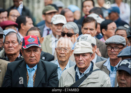 Londra, Regno Unito. 11 Sett 2014. Gurkha i veterani e le loro mogli da raccogliere per soddisfare Jackie Doyle-Price MP (Leader del APPG su Gurkha welfare) per la lobby e la sua sul miglioramento delle pensioni - per portarli in linea con servizio di soldati. In un giorno di tre manifestazioni di protesta al di fuori del parlamento di Westminster, Londra, Regno Unito. Credito: Guy Bell/Alamy Live News Foto Stock