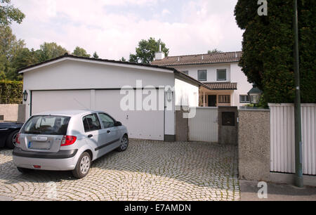 Monaco di Baviera, Germania. Undicesimo Sep, 2014. Una vista della casa di attore tedesco e conduttore televisivo Joachim Fuchsberger in Gruenwald vicino a Monaco di Baviera, Germania, 11 settembre 2014. Fuchsberger morì all'età di 87 anni nella sua casa. Foto: Marc Mueller/dpa/Alamy Live News Foto Stock