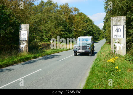 Cartello stradale consigliando 40 MPH Zona sul marchese Drive Cannock Chase Country Park Staffordshire REGNO UNITO Foto Stock