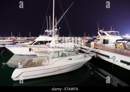 MARBELLA, Spagna - 1 maggio: Puerto Banus maggio su 1, 2014 in Marbella, Malaga, Andalusia Spagna. Foto Stock