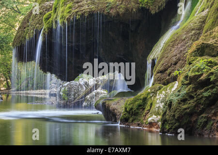 Bigar cascata cade nella Nera Beusnita Gorges National Park, Romania Foto Stock