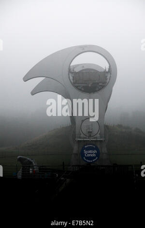 Falkirk Scozia 12 Sett 2014. Regno Unito Meteo. Mattinata nebbiosa sul canale di Forth e Clyde a Falkirk Credito: ALAN OLIVER/Alamy Live News Foto Stock