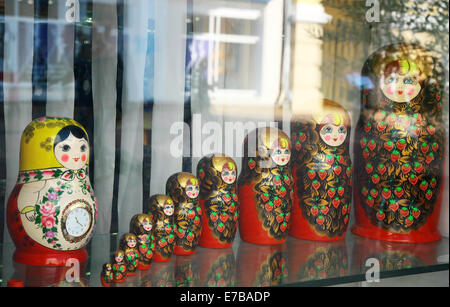 Molti russi tradizionali bambole matryoshka Foto Stock