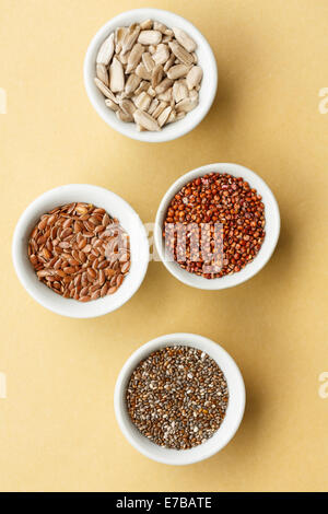 Semi misti: chia, semi di lino, rosso di quinoa,semi di girasole, Foto Stock