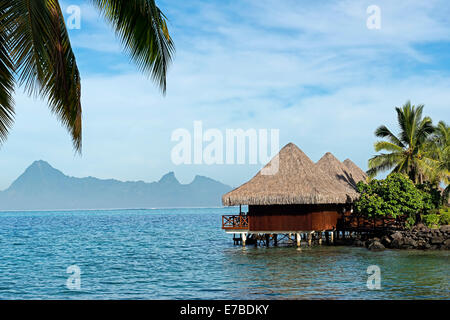 Bungalow Overwater, Moorea, Polinesia Francese Foto Stock